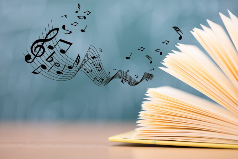 hình ảnh trang sách và âm nhạc