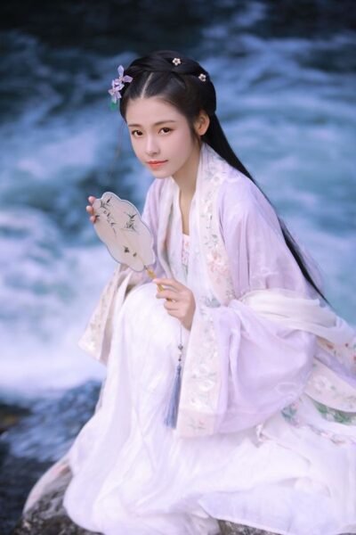 hình nền hot girl cổ trang như tiên nữ bên thác nước