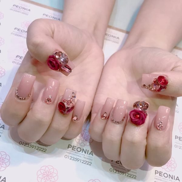 Mẫu nail đẹp nhẹ nhàng nền hồng nude