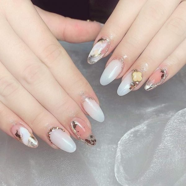 Mẫu nail màu nước gạo cho các cô nàng nữ tính