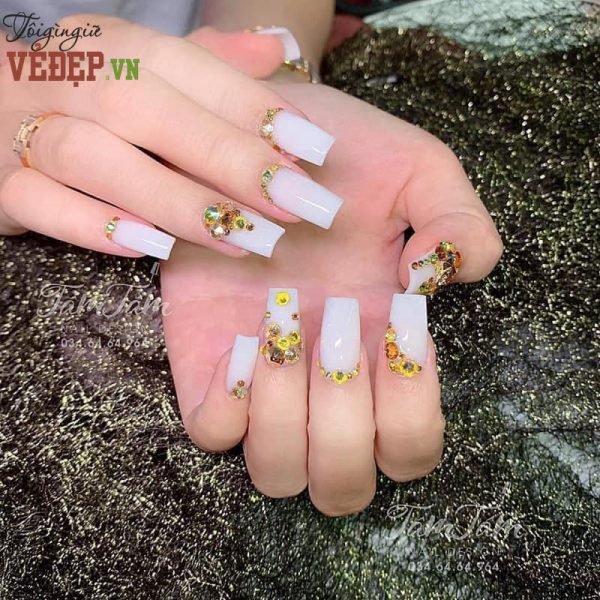 Mẫu nail màu nước gạo đẹp mắt, sang trọng