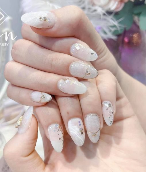 Mẫu nail màu nước gạo đơn giản nhưng đẹp mắt