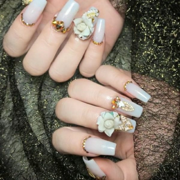 Mẫu nail màu nước gạo hết sức sang trọng