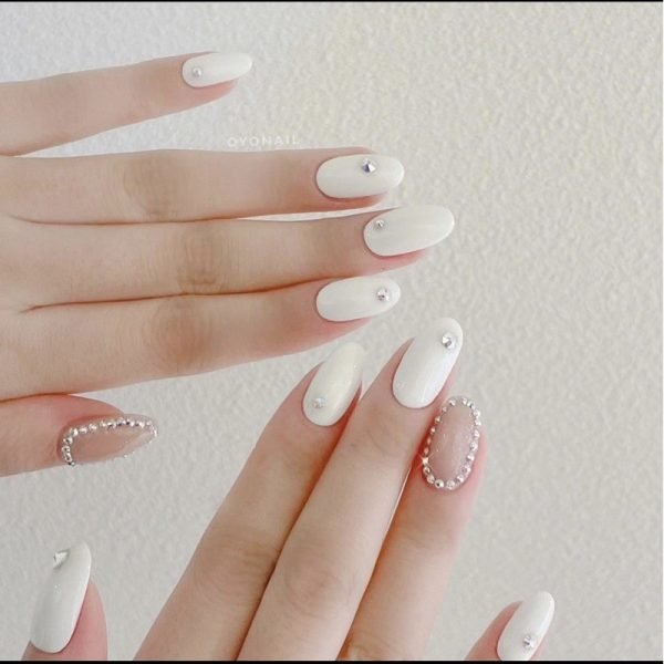 Mẫu nail màu nước gạo hết sức xinh xẻo