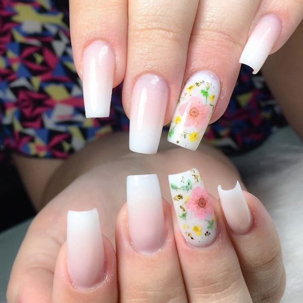 Mẫu nail màu nước gạo họa tiết hoa