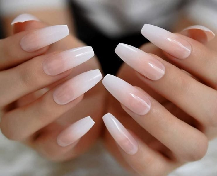 Mẫu nail màu nước gạo ombre
