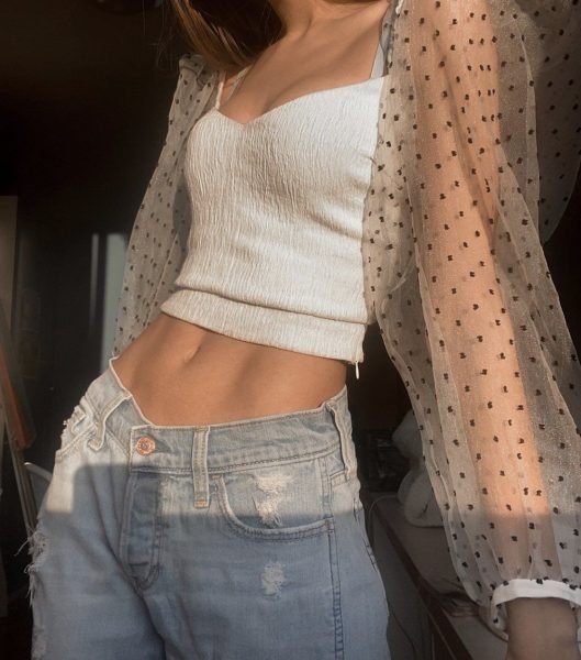 hình ảnh eo thon che mặt gợi cảm với chiếc eo con kiến