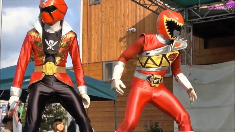 hình siêu nhân gao đổ