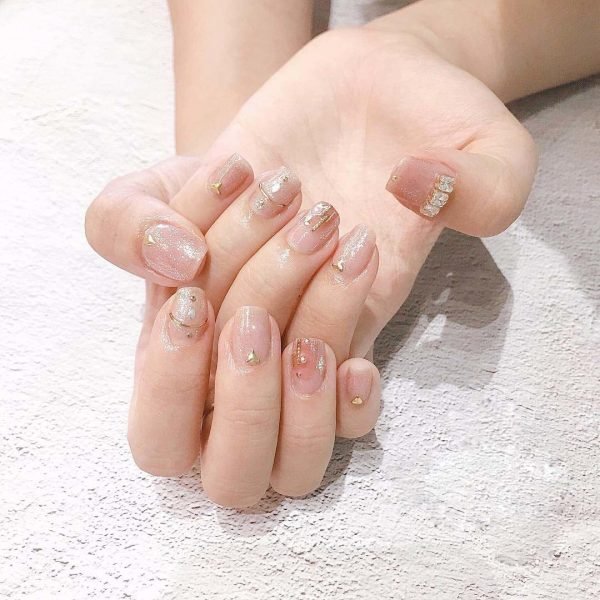 Những mẫu nail đẹp đơn giản
