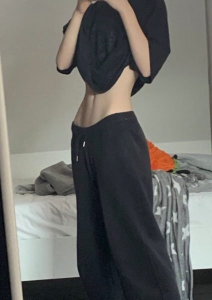 Body hình ảnh eo thon đẹp che mặt