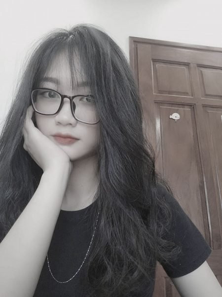 ảnh gái xinh tóc dài đeo kính đen