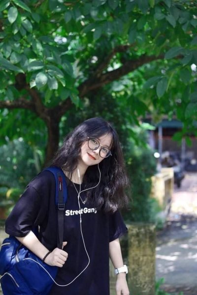 Ảnh gái xinh tóc dài đeo kính đẹp