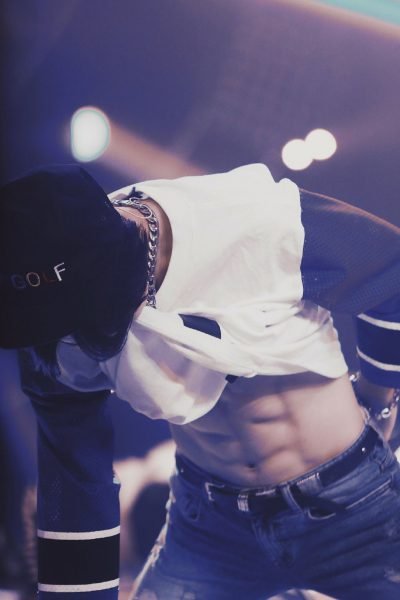 ảnh trai 6 múi giấu mặt