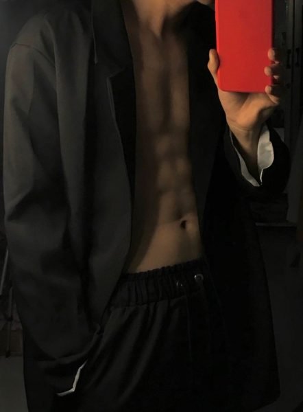 ảnh trai 6 múi mặc đồ đen