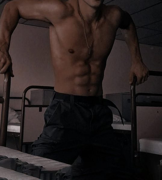 ảnh trai 6 múi tập hích xà