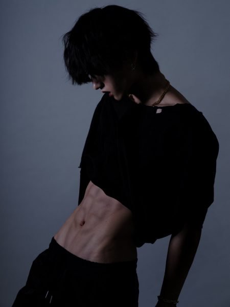 ảnh trai 6 múi trên nền tối