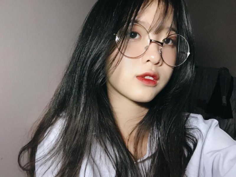 hình ảnh gái xinh tóc dài đeo kính đáng yêu nhất