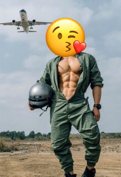 hình ảnh trai 6 múi che mặt hờ hững