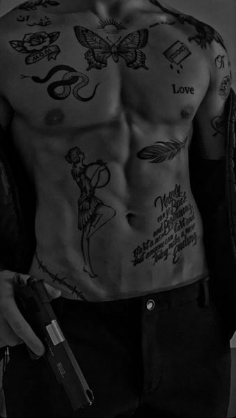 hình trai 6 múi cầm súng